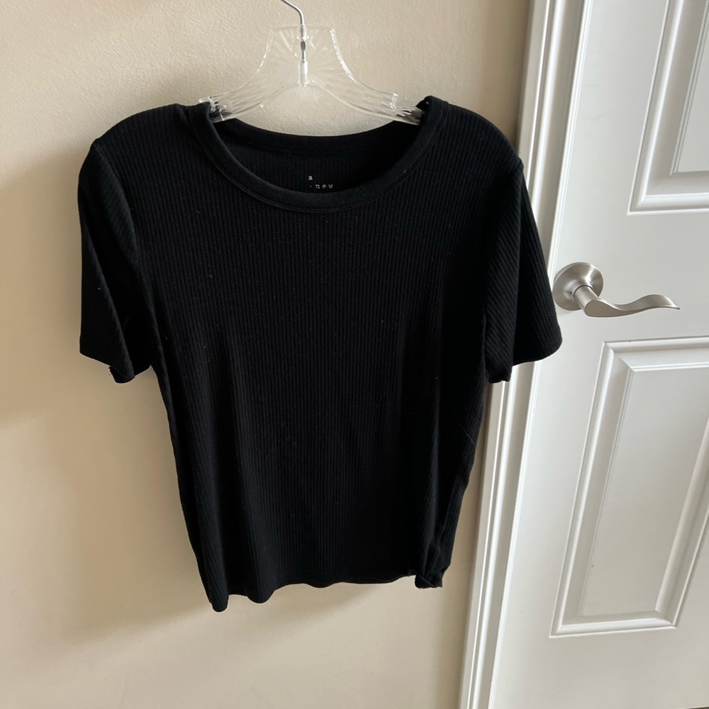 BLACK RIBBED BASIC TEE L